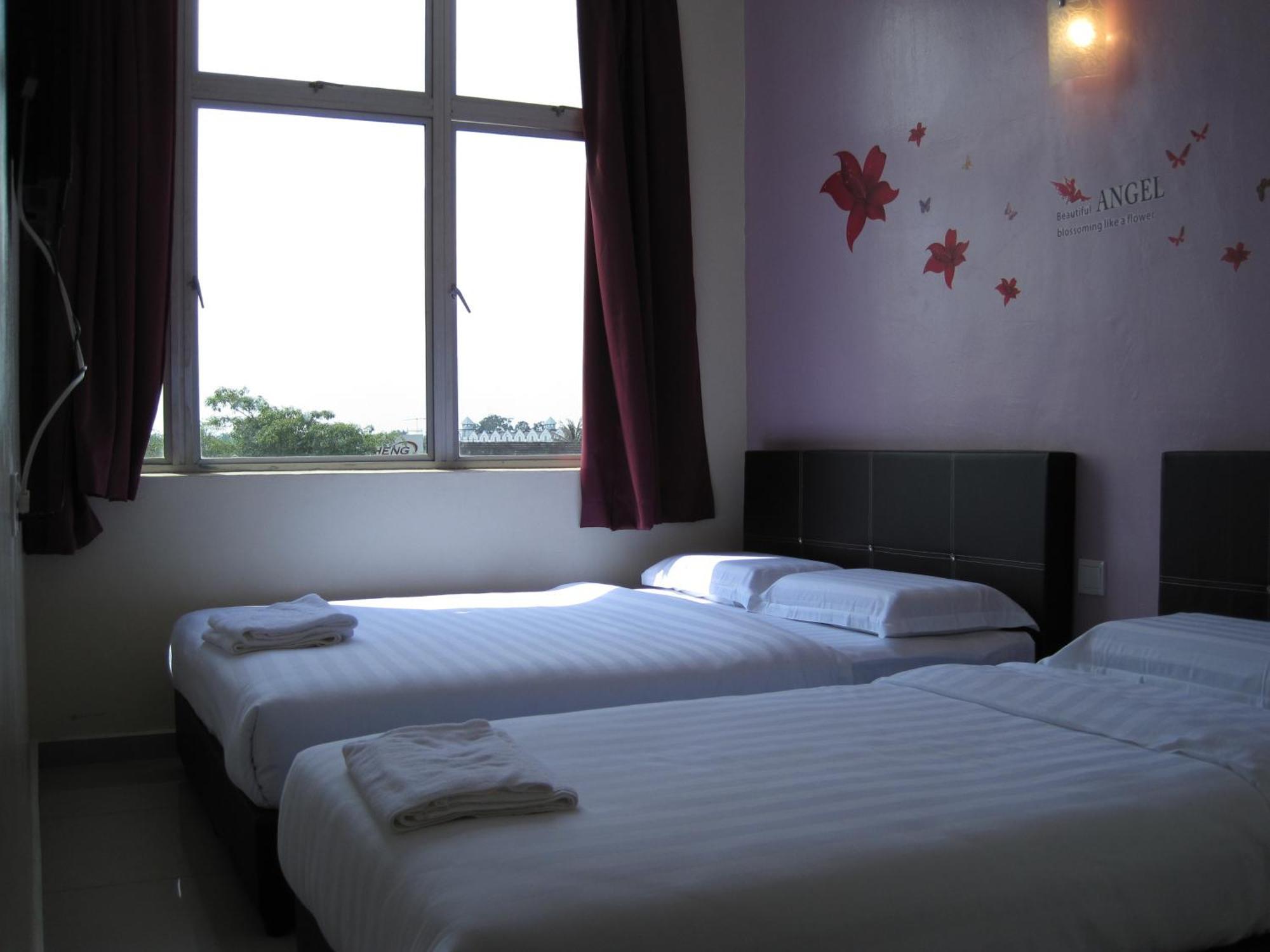Max Inn Hotel Parit Raja Phòng bức ảnh