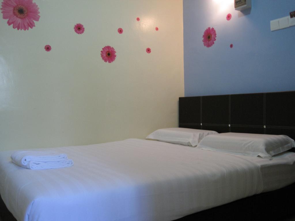 Max Inn Hotel Parit Raja Phòng bức ảnh