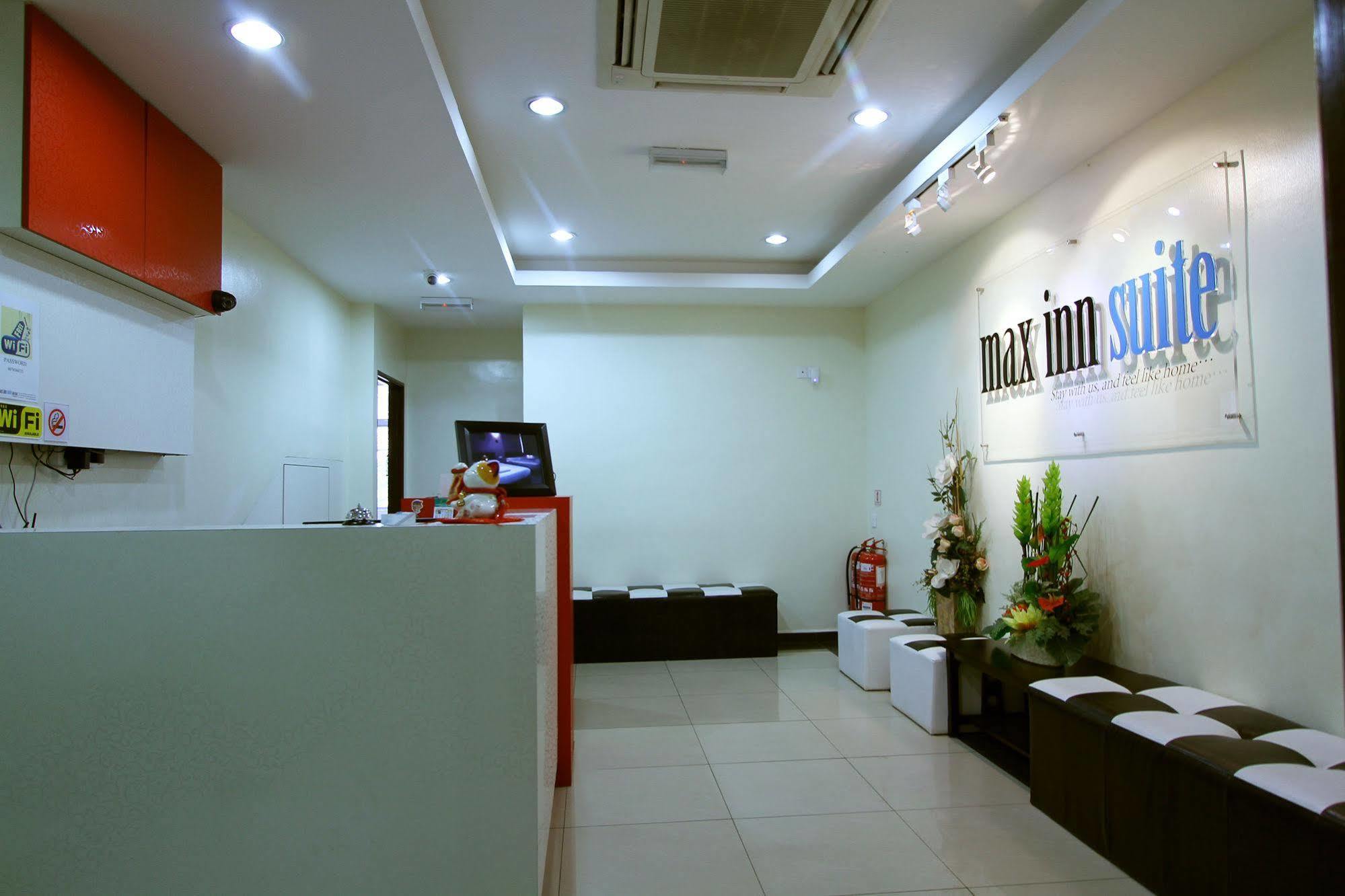 Max Inn Hotel Parit Raja Ngoại thất bức ảnh