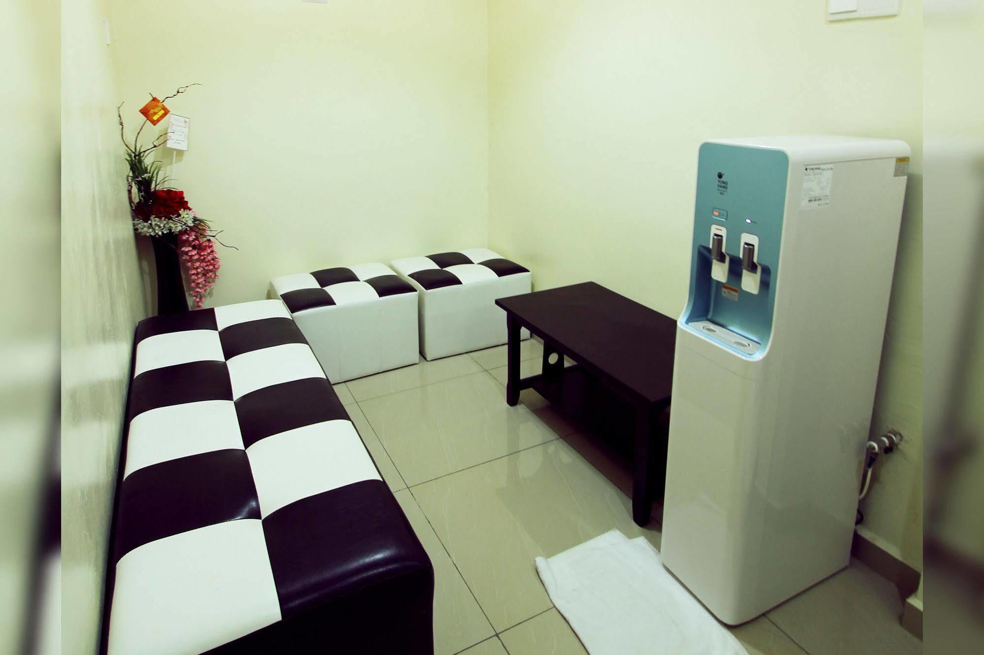 Max Inn Hotel Parit Raja Ngoại thất bức ảnh