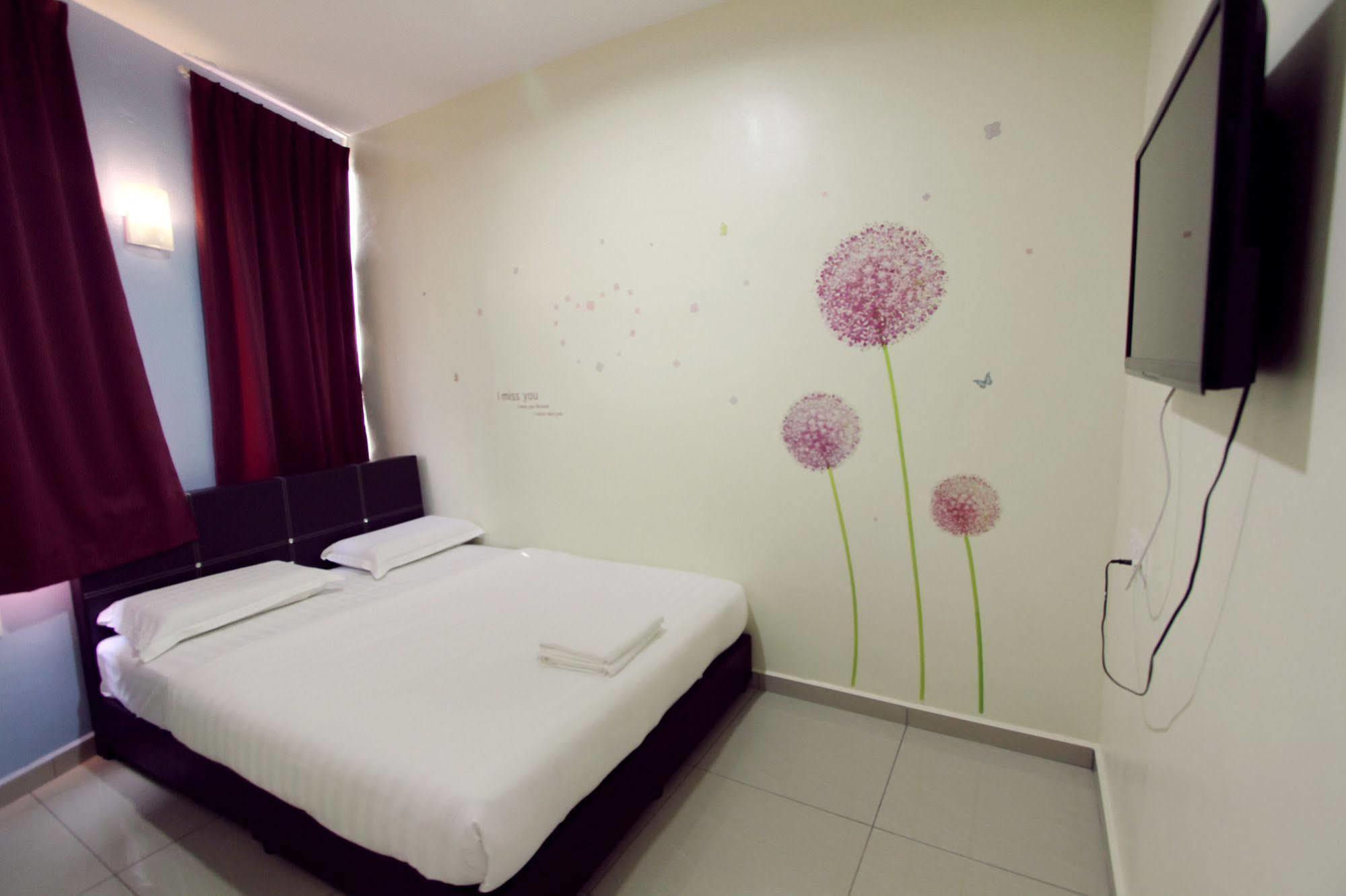 Max Inn Hotel Parit Raja Ngoại thất bức ảnh