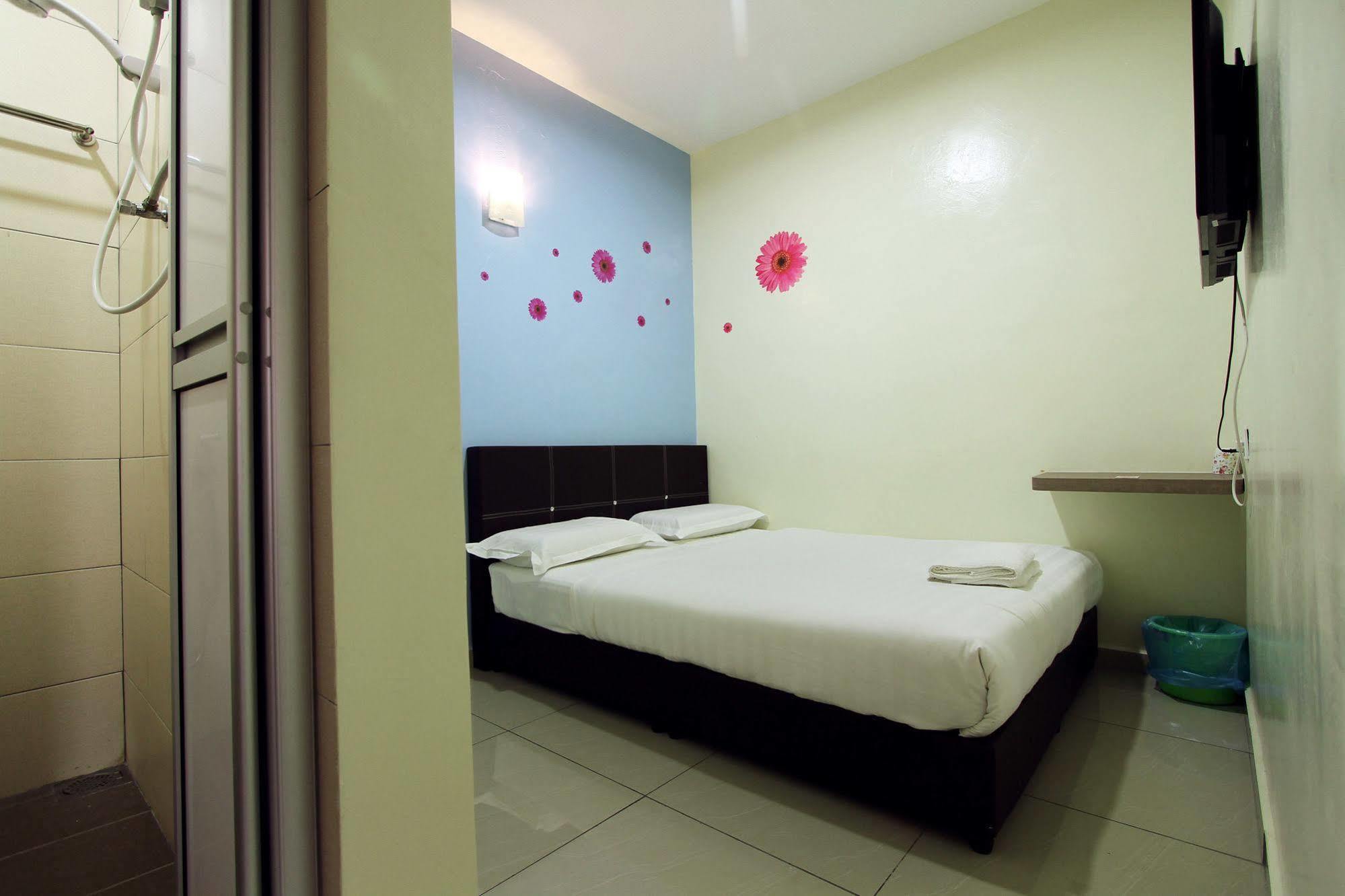 Max Inn Hotel Parit Raja Ngoại thất bức ảnh