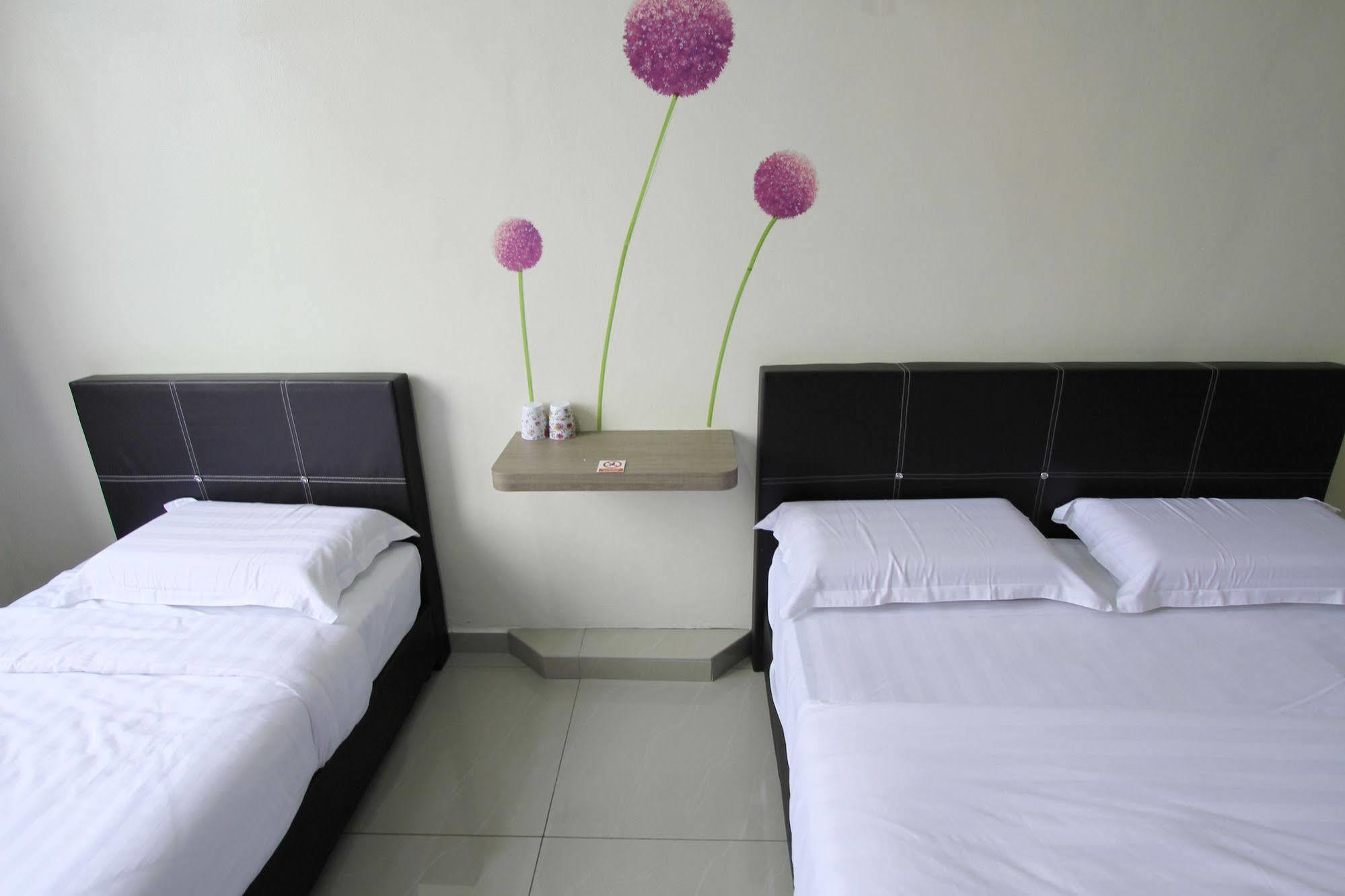 Max Inn Hotel Parit Raja Ngoại thất bức ảnh