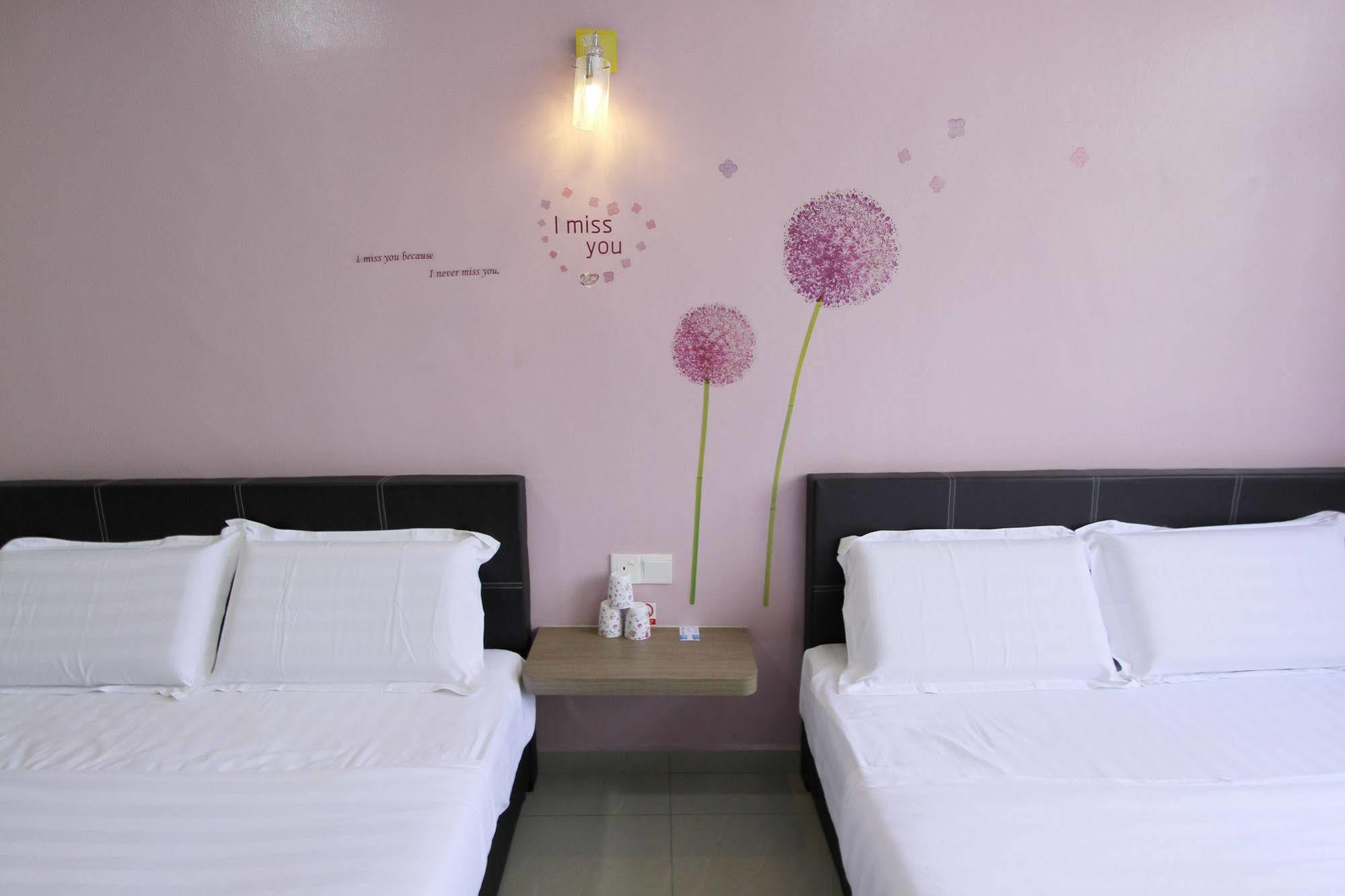Max Inn Hotel Parit Raja Ngoại thất bức ảnh