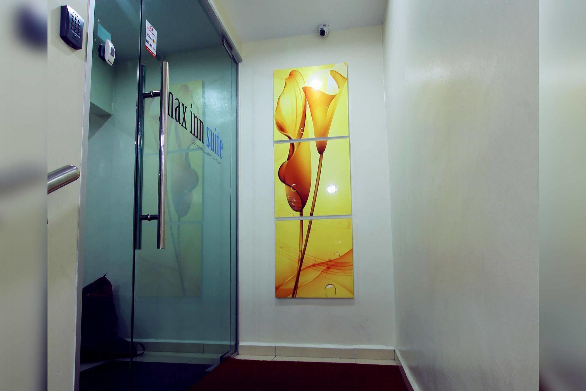 Max Inn Hotel Parit Raja Ngoại thất bức ảnh