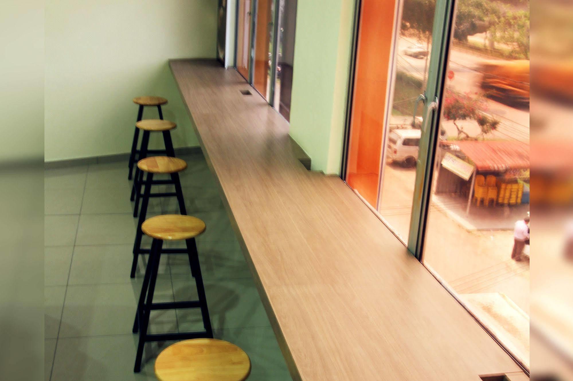 Max Inn Hotel Parit Raja Ngoại thất bức ảnh